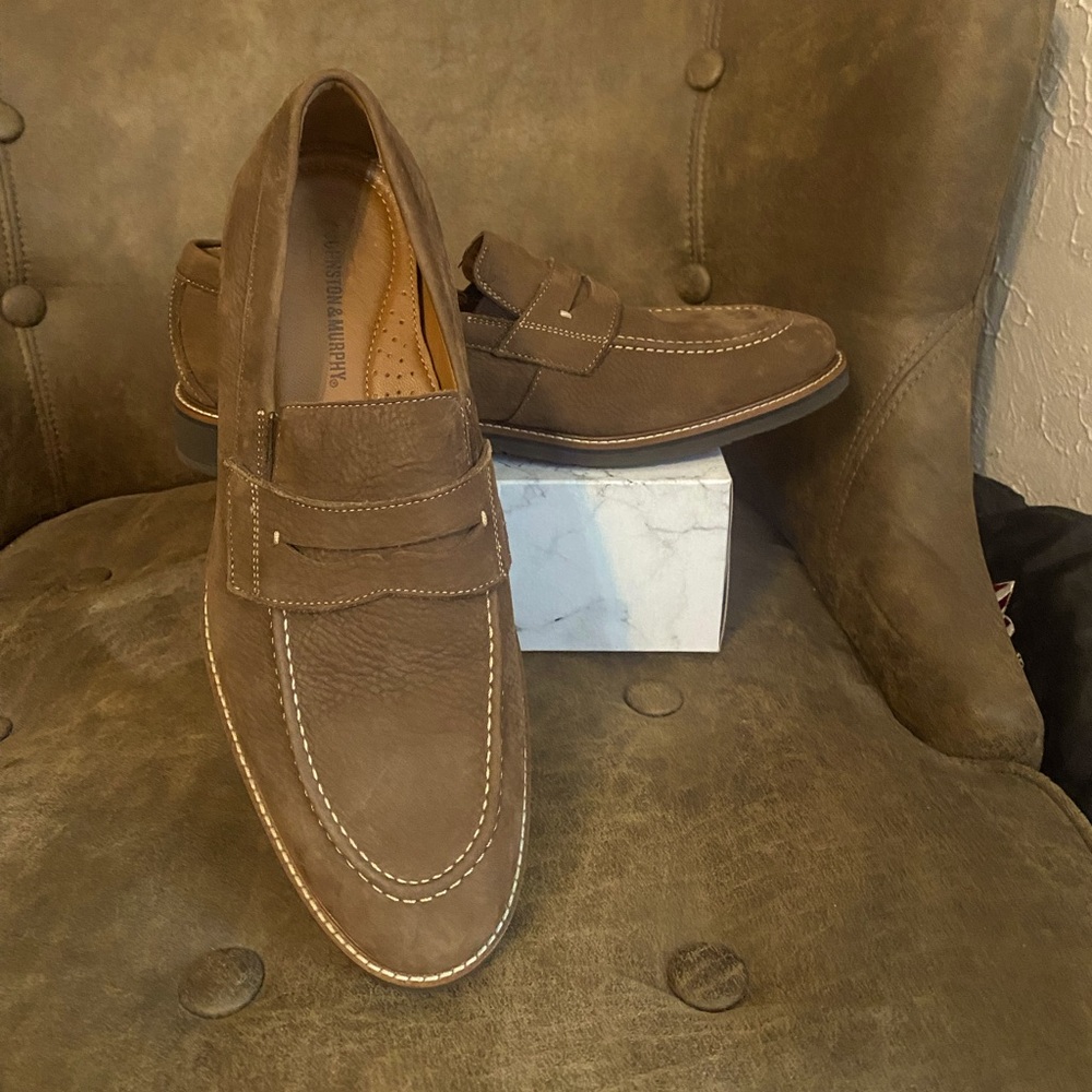 Men’s casual shoes. Size 10. Johnston and Murphy. Very nice condition.